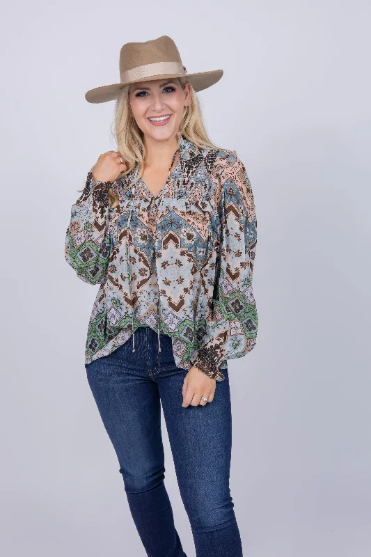 Cara Cara Michelle Blouse in Arona Geo Emblem Airy Cotton Blouse