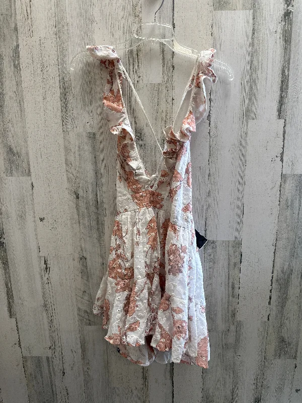 White Dress Party Short Clothes Mentor, Size M Tunics Fashionable chic