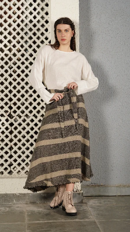 Vegas Linen Blend Skirt in Onyx lace skirt intricate