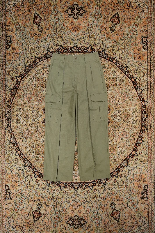 PIN TUCK CARGO PANTS (KHAKI) Fashionable Tapered Leg Pants