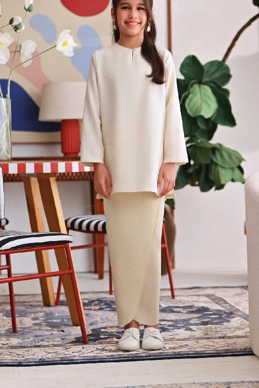 The Akari Tulip Skirt - Cream summer skirt style