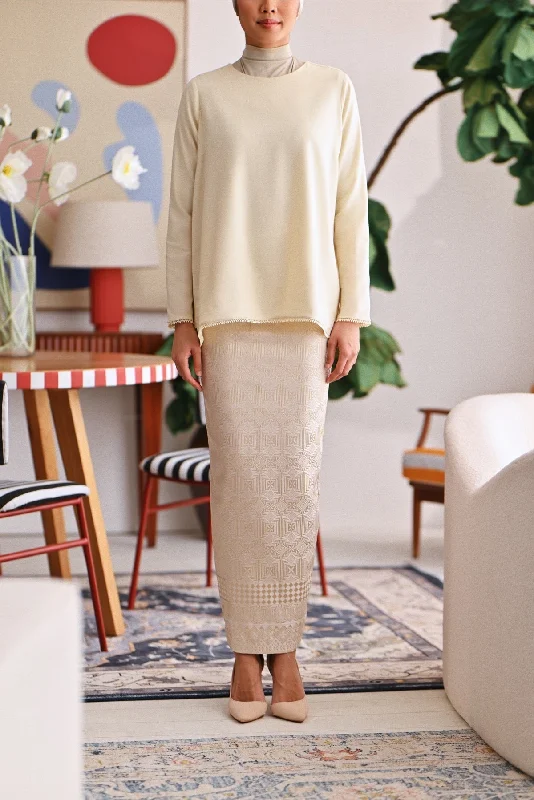 The Akari Women Jacquard Skirt - Festive Nude wool skirt warm