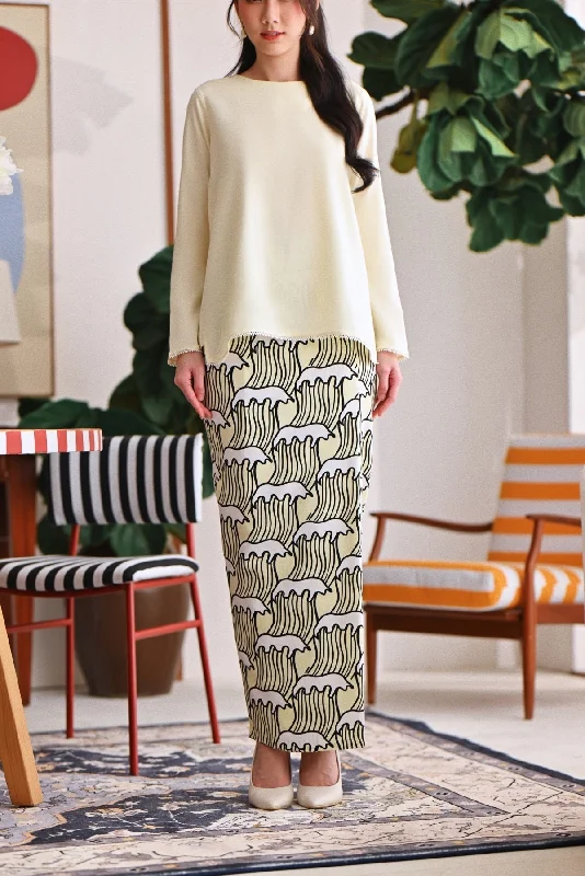 The Akari Women Folded Skirt - Nami velvet skirt plush