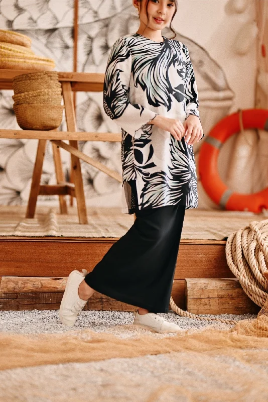 The Harbour Folded Skirt - Black linen skirt breathable