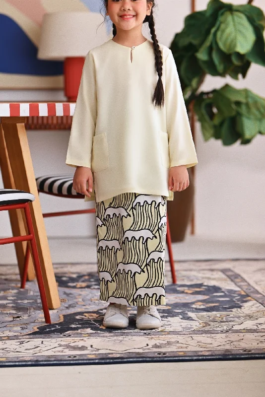 The Akari Folded Skirt - Nami breathable skirt fabric